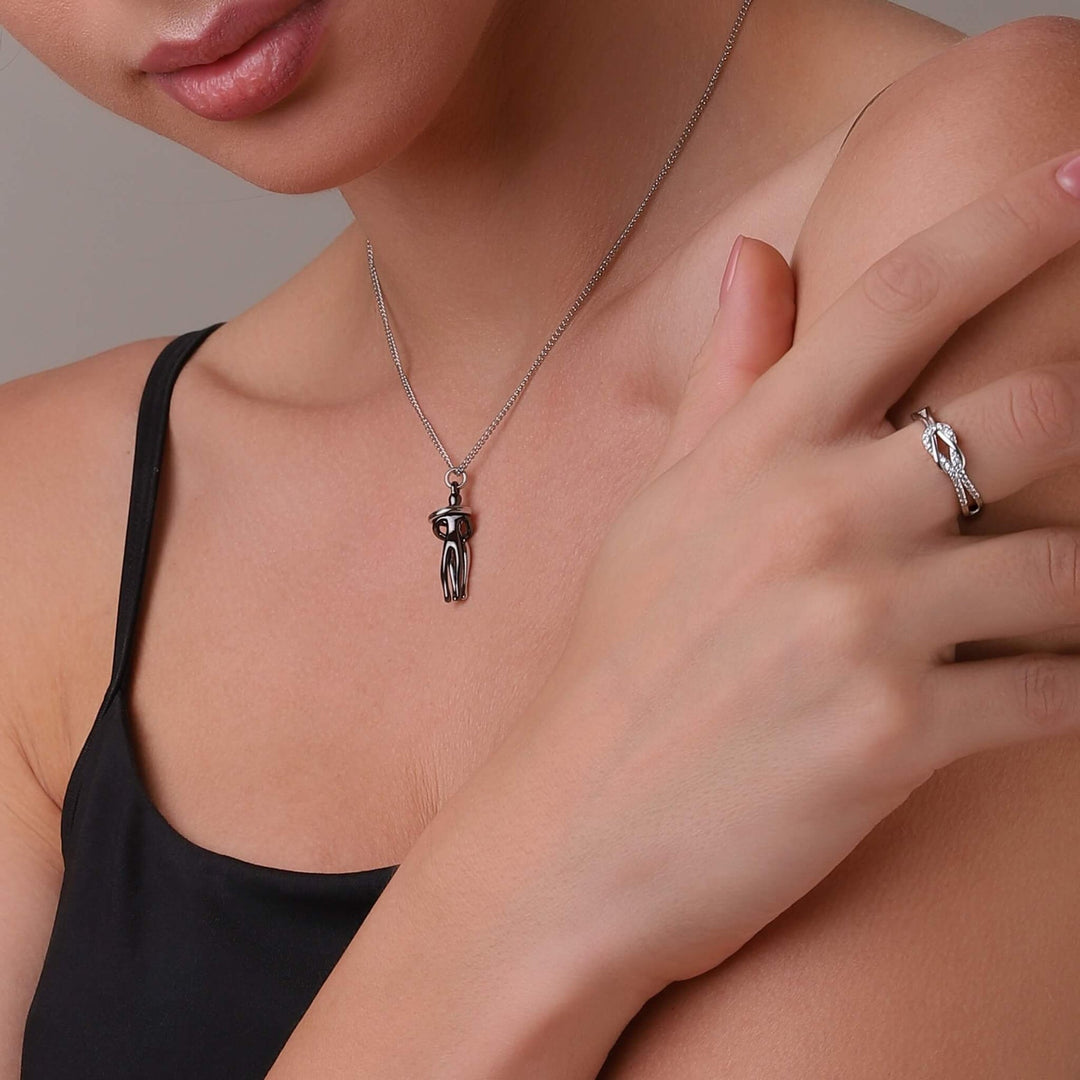 Kaitlynn - Κολιέ με αγκαλιασμένο ζευγάρι