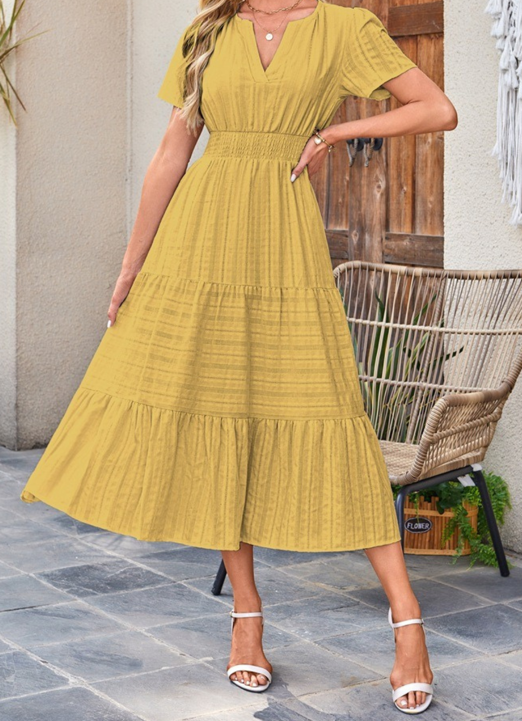 Jikina - Φόρεμα μέσου μήκους με κλιμακωτό V-neck και τσέπες