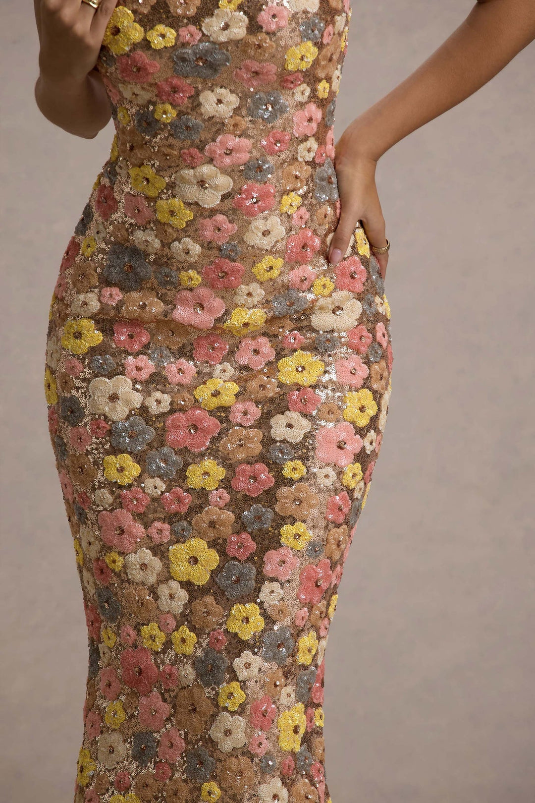 Lolita - Floral Sequin Spaghetti Lolita - Μακρύ φόρεμα με λεπτές τιράντες και λουλουδάτο σχέδιο με πούλιεςMaxi Dress